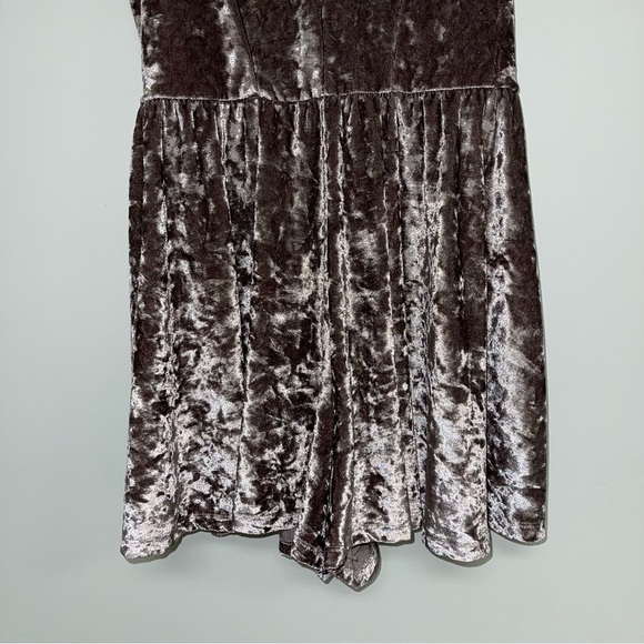 FAVLUX Romper Women's Size Medium Crushed Velvet Dusty Pink Beige Tank Shorts - Picture 5 of 10